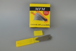 МАКЕТНИ ножчета- резерва 10 бр. в пластмасова кутия (10 бр. в стек 400 бр. в кашон)