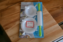 домашна потреба, щипка  за торта 20 см. в кутия ТР качествена Kismet