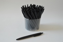 комплект моливи и флумастери 68 бр. в несесер 28х21 см.