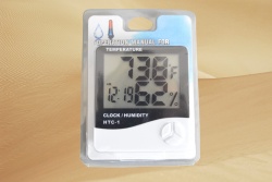 ИЗМЕРВАТЕЛЕН уред, термометър, дигитален, мери температурата вътре и извън помещенията с уред измерващ влажността на въздуха (50 бр. в кутия)