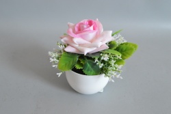 изкуствено цвете в пластмасова кашпа,  роза със зеленина 8х8х20 см. (12 бр. в стек)(144 бр. в кашон)