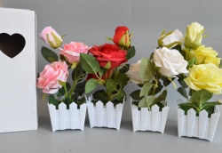 изкуствено цвете в дървена кашпа, роза 21,5 см.