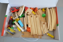 дървена играчка, сабя с цветна дръжка 49x8см