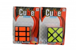 ДЕТСКА играчка от пластмаса, рубик кубче с листовидна форма в средата 5,5х5,5 см. 