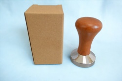 сувенир, пластмасово пате в кутия, имитира дърво 10х6 см.(2 бр. в кутия)
