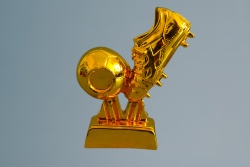 спортен сувенир, макет на златната обувка 15х12 см.