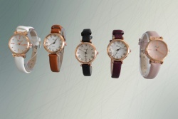 ръчен часовник, дамски P.U. верижка, метален дисплей, различни модели (40 бр. в кутия 5 модела)