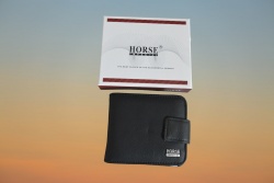 портмоне от кожа, мъжко, в кутия с място за визитки, документи, монетник и закопчалка 9,8х11 см. Host 029 (10 бр. в стек)