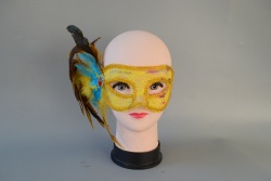 маска от пластмаса с вещица, коса 22х18 см.