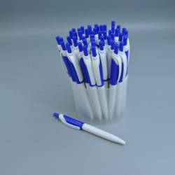 комплект моливи и флумастери 68 бр. в несесер 28х21 см.