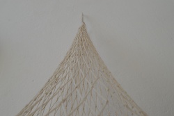 сувенирна рибарска мрежа 1,5 х 2 м. 8 см. око, бяла, текстил- морски дизайн