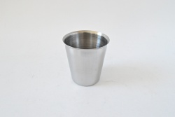 сервиз 6 бр. керамични чаши с чиниики, светла основа, златен мотив, тъмен елемент 180 ml. 38х11 см. 3 модела С97