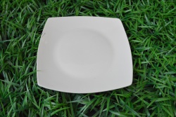 керамично изделие, чиния 18 см. триъгълна, дълбока, пера (60 бр. в кашон)