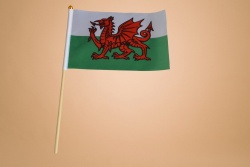 знаме Италия, качествен полиестер 14х21 см. с дървена дръжка (50 бр. в стек)