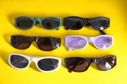 слънчеви очила, модел 2024 36865 (20 бр. в кутия, повечето черни)