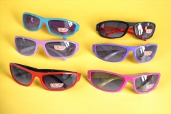 слънчеви очила, модел 2024 92654 (20 бр. в кутия, повечето черни)