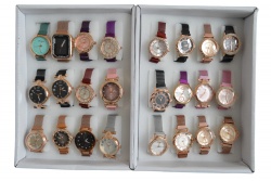 ръчни часовници, дамски, метална верижка в кутия (12 бр. в стек, микс )