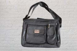 чанта за врат 4 ципа 2 джоба, черна 28,5x21x9,5 см. А3-5 AB (5 бр. в стек)