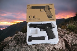 метален пистолет в кутия C6 22x20 см.