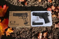 метален пистолет в кутия C9 19x17 см.