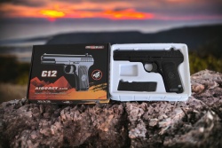 метален пистолет в кутия C12 20x19 см..