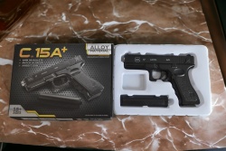 метален пистолет в кутия C15 19,5x16,5 см. алуминиев пълнител и заглушител