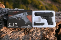 метален пистолет в кутия C17 17x19 см.