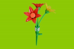 градински поливник, пластмаса 2 части 3 цветя 1/2 цвете 40 см. (R3)